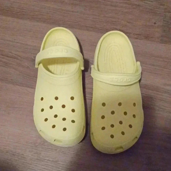 🌺Men's yellow crocs🎉 - Picture 1 of 6